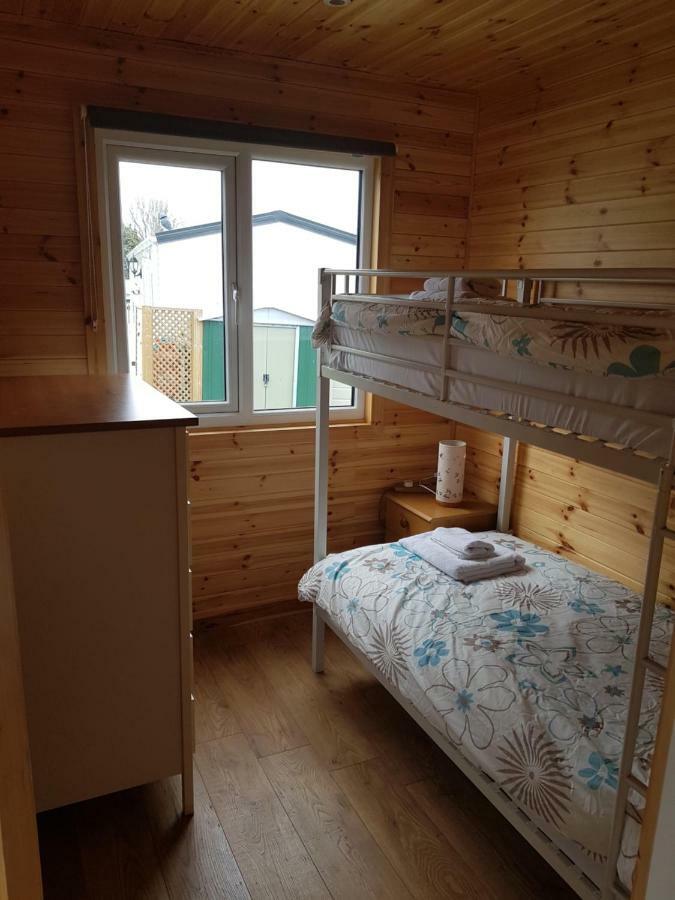 Acorn Camping And Caravan Park Llantwit Major Buitenkant foto