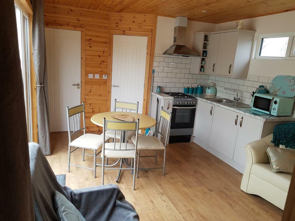Acorn Camping And Caravan Park Llantwit Major Buitenkant foto