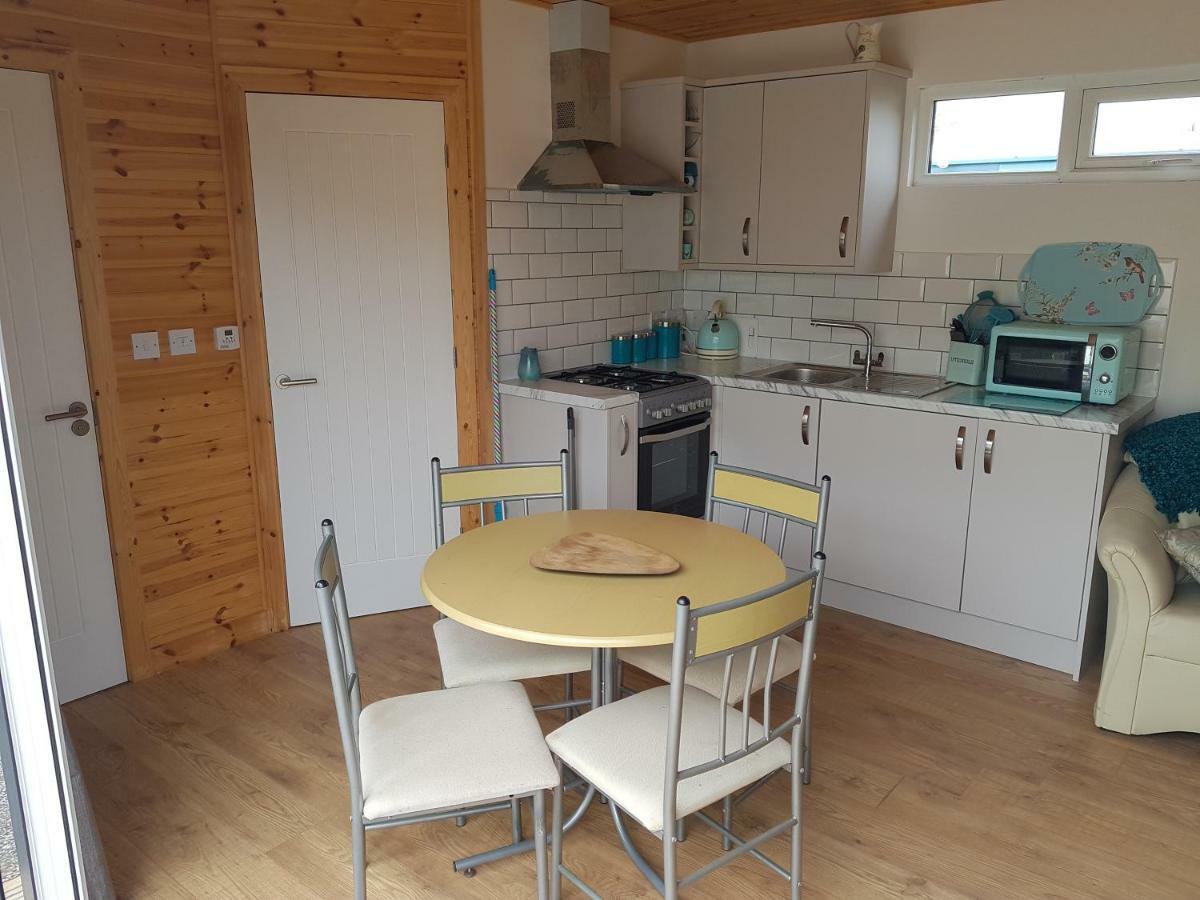 Acorn Camping And Caravan Park Llantwit Major Buitenkant foto